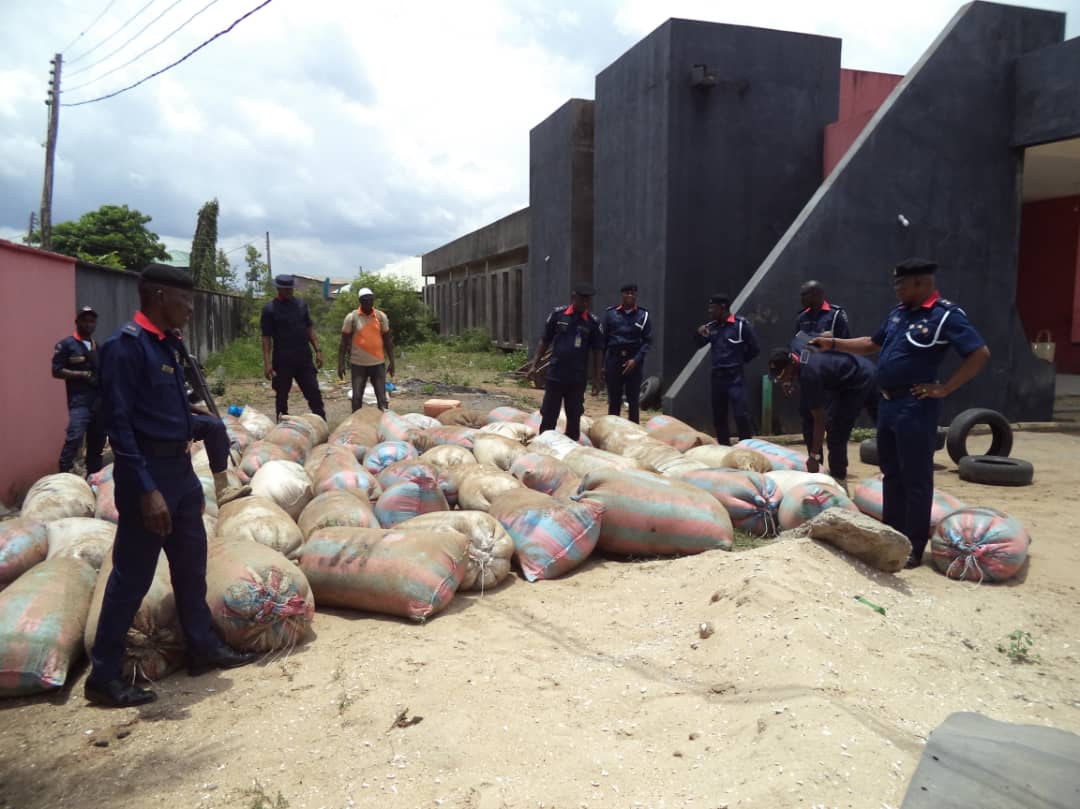 NSCDC LAGOS STATE COMMAND BURSTS SUSPECTED VANDAL OPERATION, ARRESTS SIXTY – FOUR (64) SACKS CONTAINING PREMIUM MOTOR SPIRIT(PMS) IN BADAGRY.