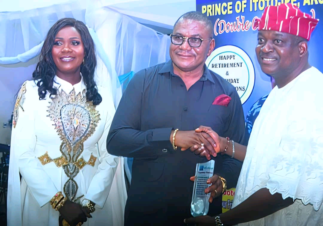 Omooba Olusegun Ajamolaya Receives Legendary Award On A Double Celebration.