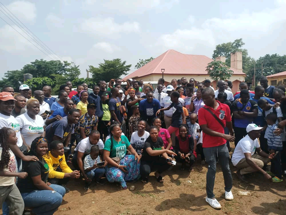 Church takes community service, charity to Abuja Police station