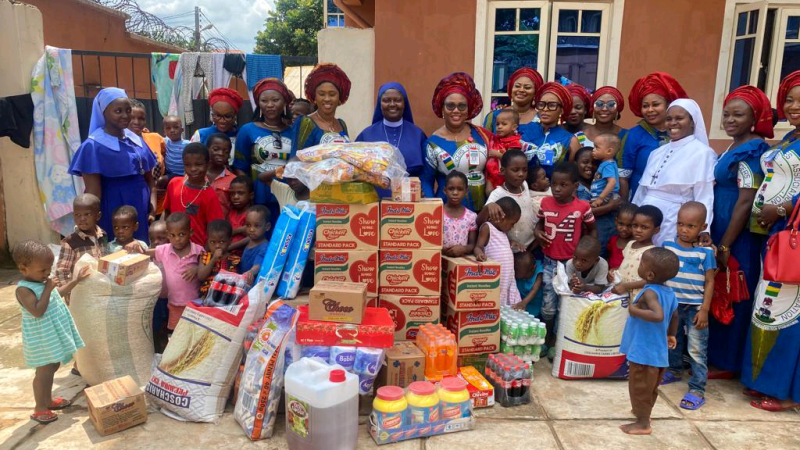 ANAMBRA POWA DONATES FOOD ITEMS TO THE LESS PRIVILEGED