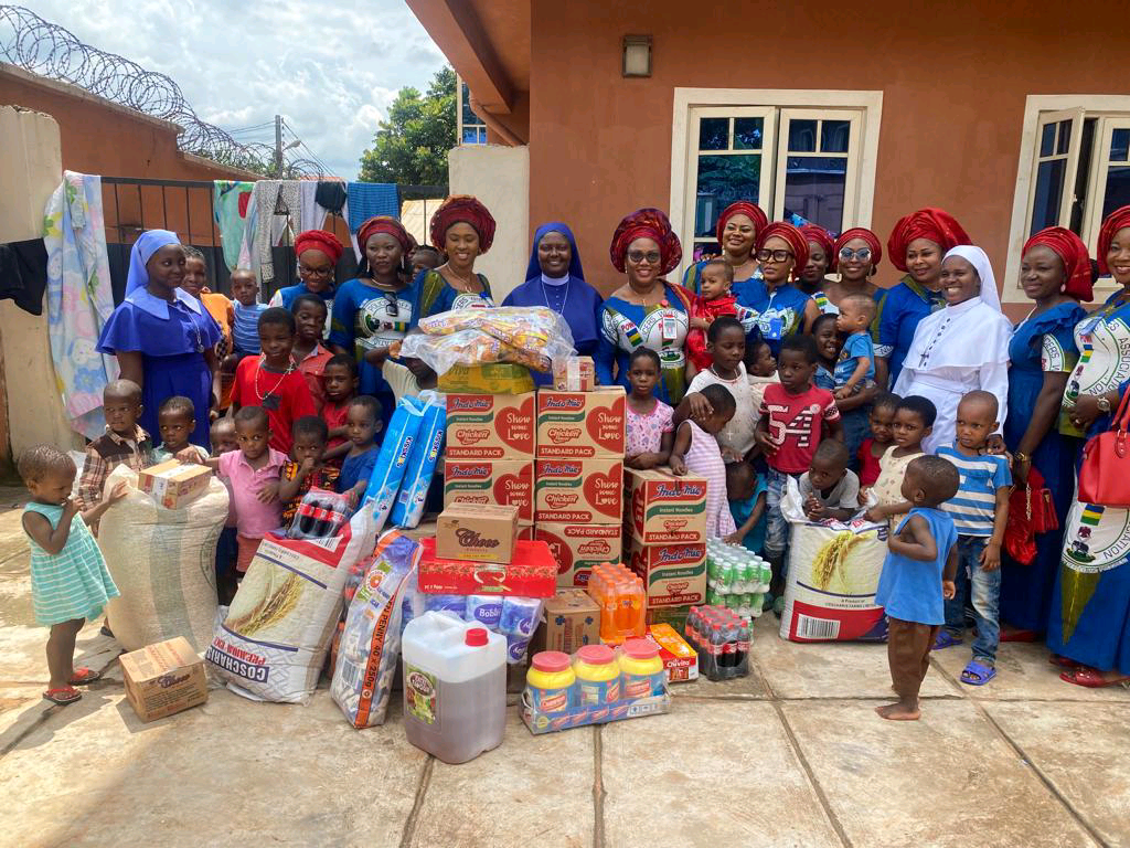 ANAMBRA POWA DONATES FOOD ITEMS TO THE LESS PRIVILEGED