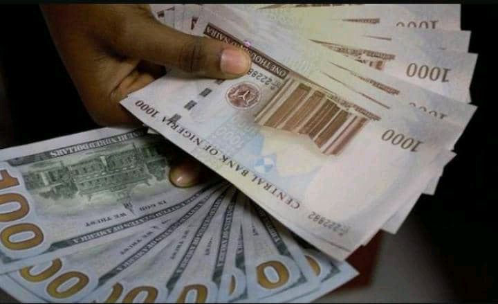 Naira Continues Downfall, Sells N1900 To Dollar; Pound N2250 Despite Clampdown On Speculators