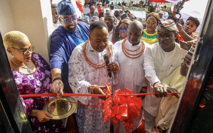 Oba Of Benin Commissions Olumide Akpata’s Project