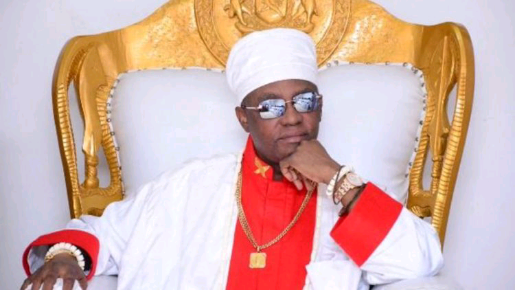 Oba of Benin suspends ‘traditional functionaries’ for pledging allegiance to Ooni