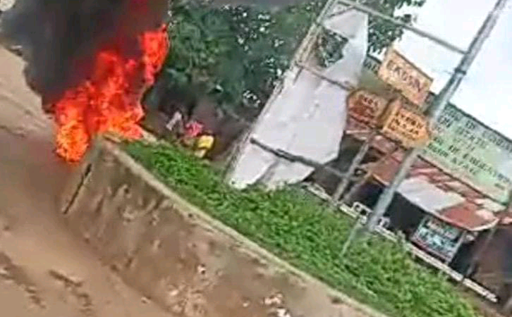 Residents protest, burn tyres in Osun community over alleged imposition of monarch