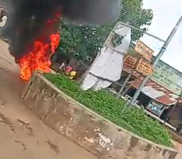 Residents protest, burn tyres in Osun community over alleged imposition of monarch