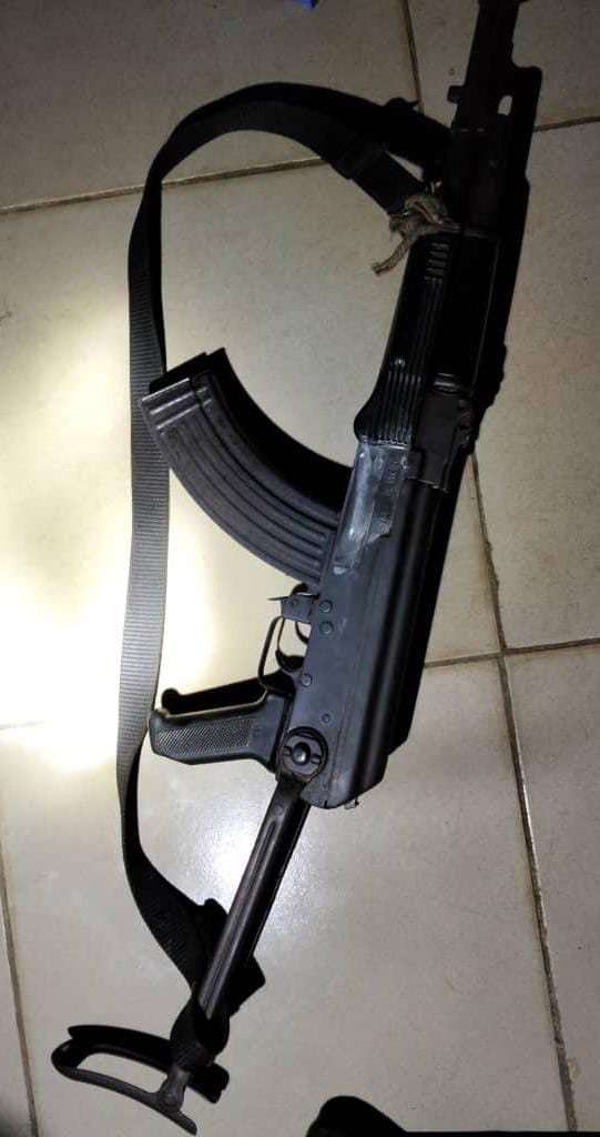 Anambra Police Recovers AK 47 riffle , Engage Armed Criminals At Ekwulobua Flyover