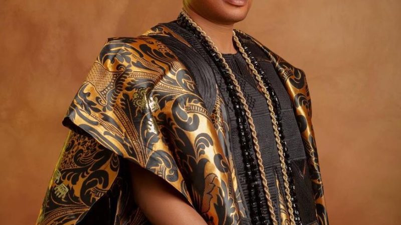 AIYEKOOTO REPORTERS FELICITATES WITH HIS ROYAL MAJESTY, THE OLORA OF ORA KINGDOM